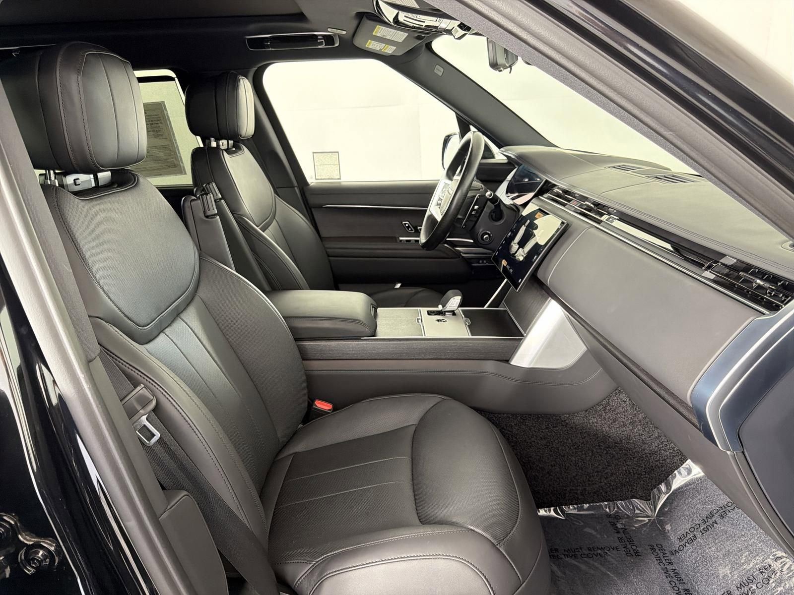 Certified 2025 Land Rover Range Rover SE image 30