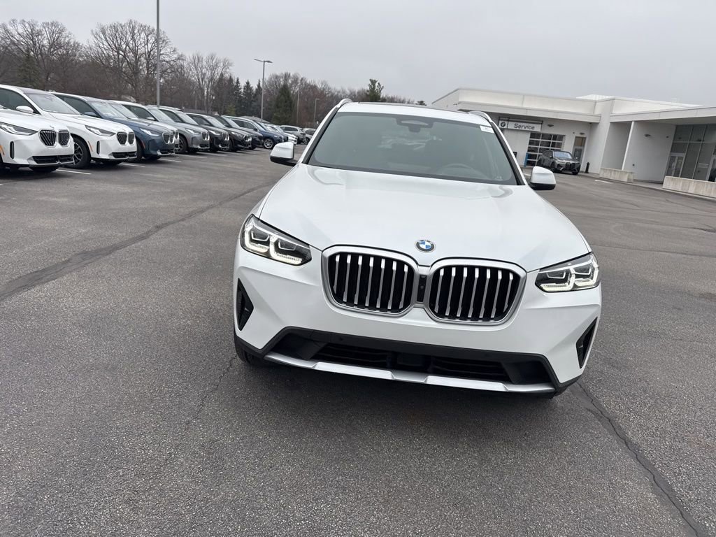 Used 2023 BMW X3 xDrive30i w/ Premium Package image 2