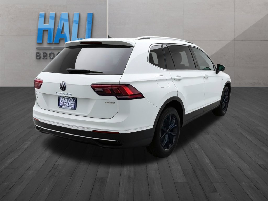 Certified 2024 Volkswagen Tiguan SE w/ Panoramic Sunroof Package AWD/4WD image 6