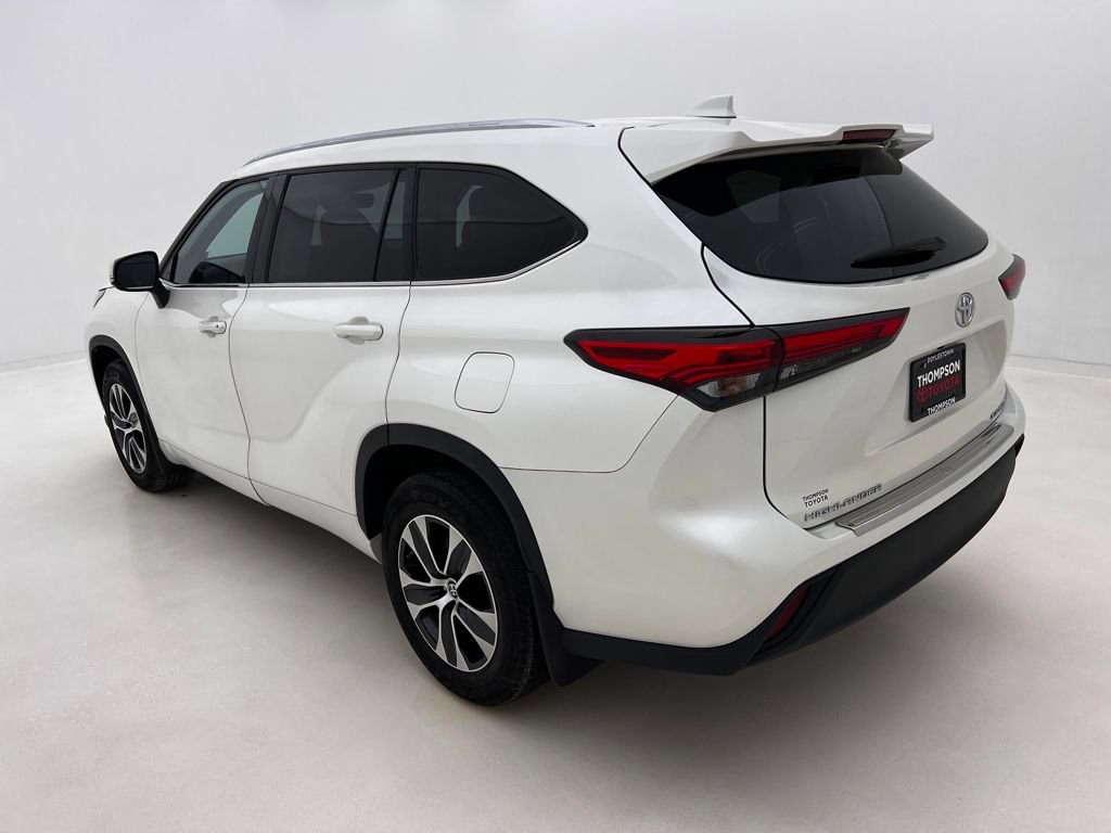 Used 2020 Toyota Highlander XLE image 9
