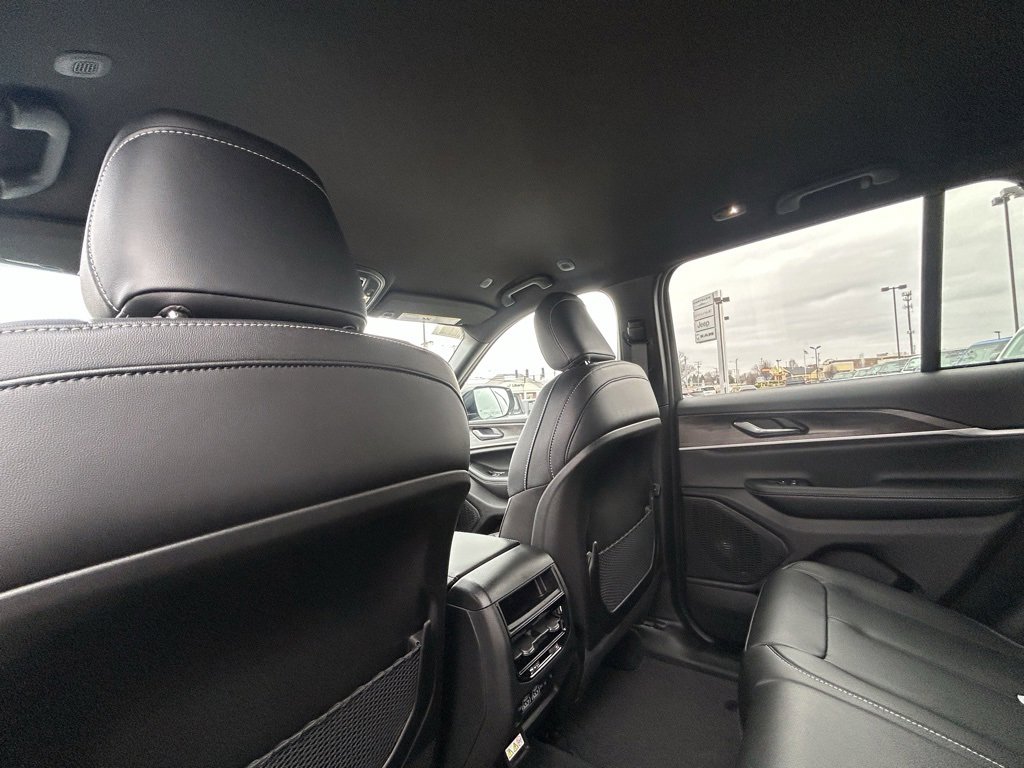 New 2025 Jeep Grand Cherokee Limited w/ Black Appearance Package image 28