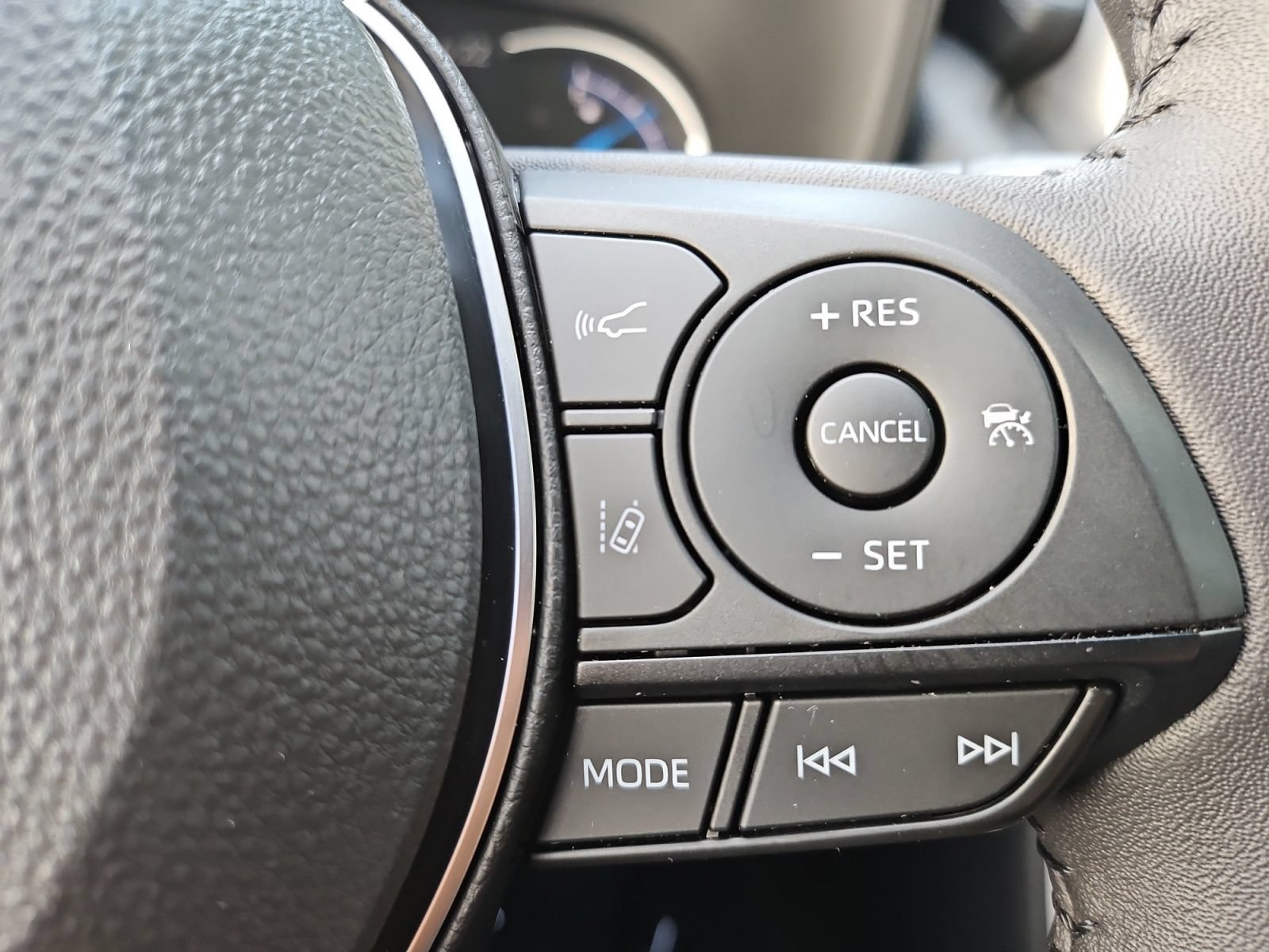Used 2025 Toyota RAV4 XLE w/ Convenience Package AWD/4WD image 28