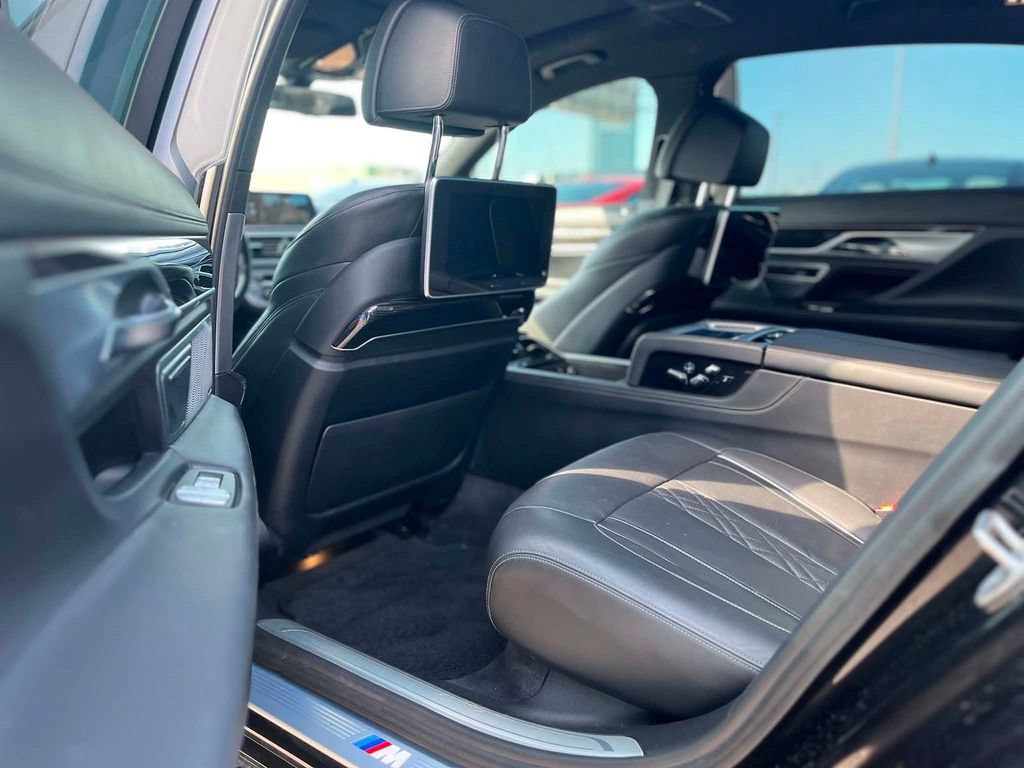 Used 2018 BMW 750i xDrive AWD/4WD image 9