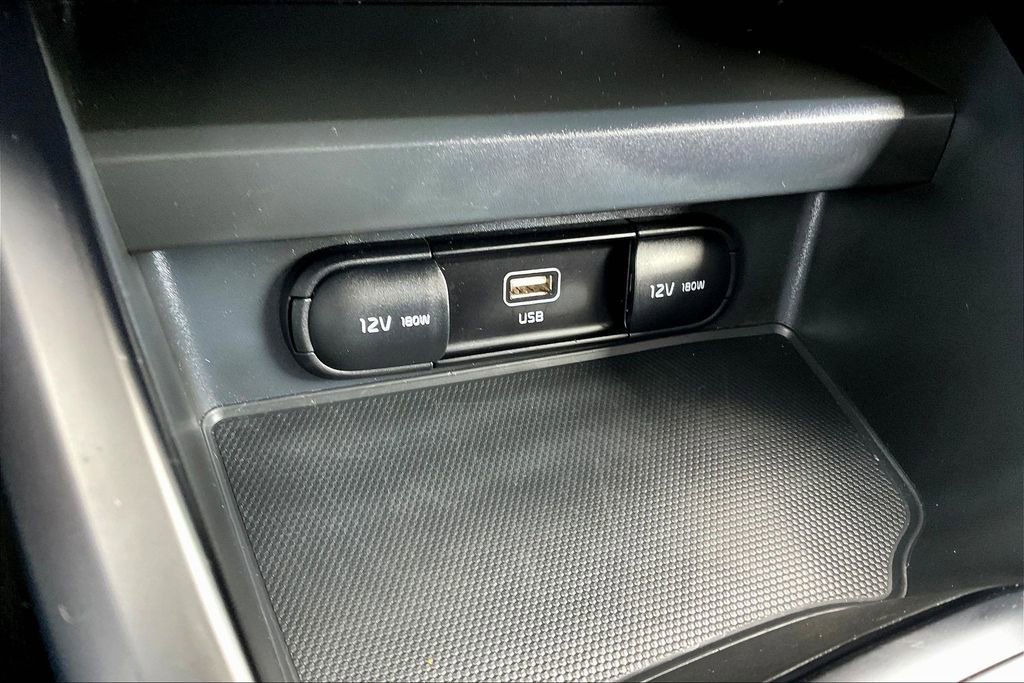 Used 2025 Kia Soul LX w/ LX Technology Package FWD image 16