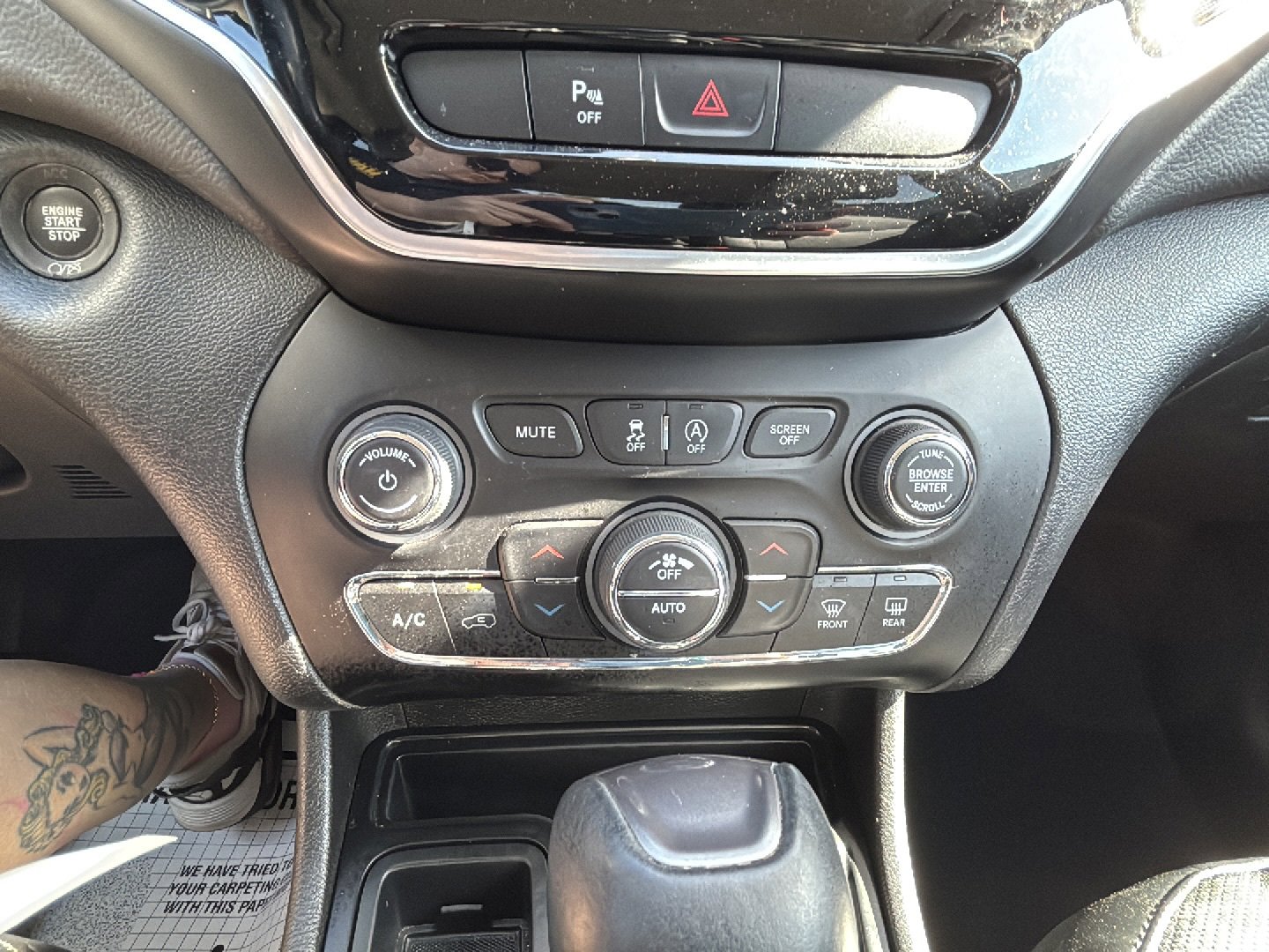 Used 2020 Jeep Cherokee Limited image 21