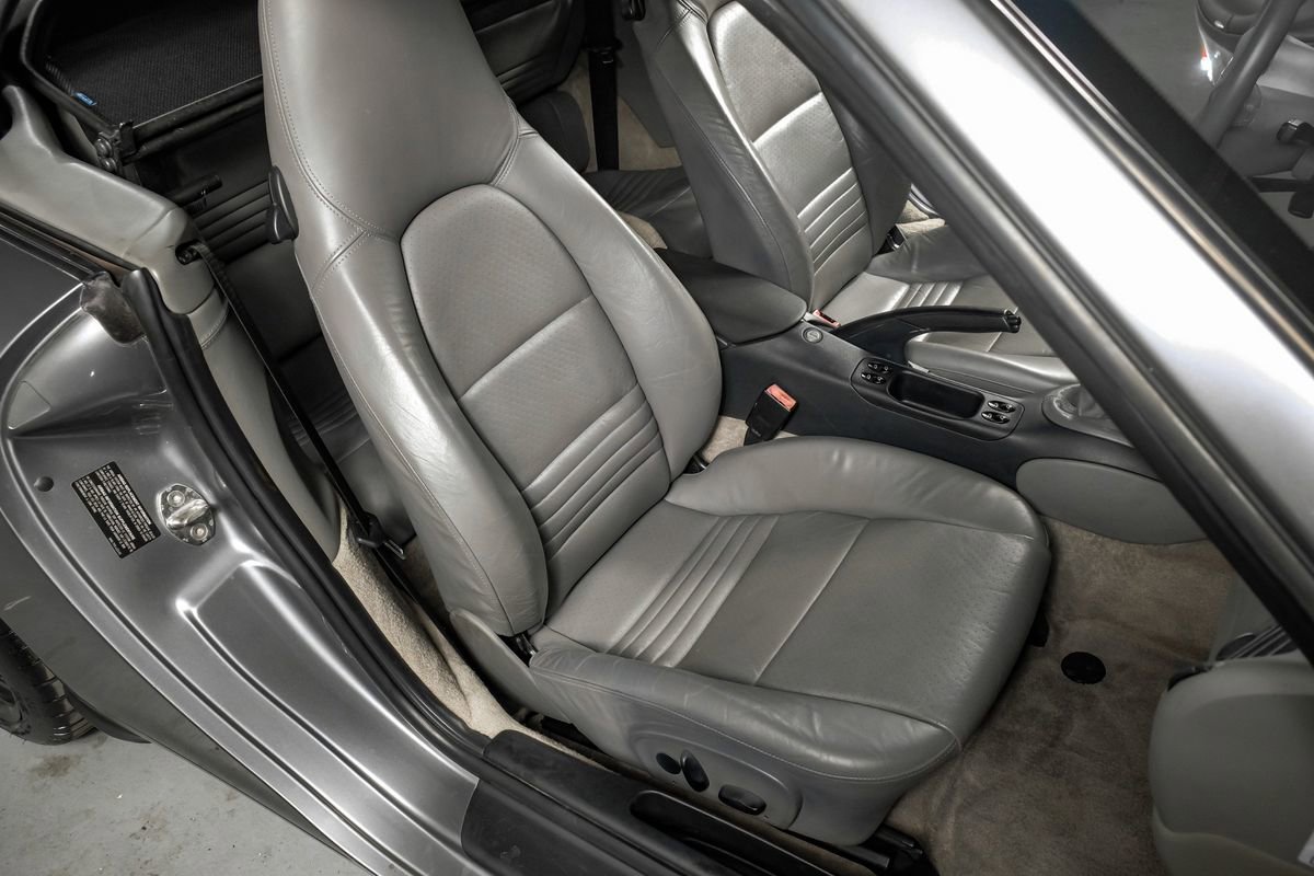 Used 2001 Porsche 911 Carrera RWD image 24