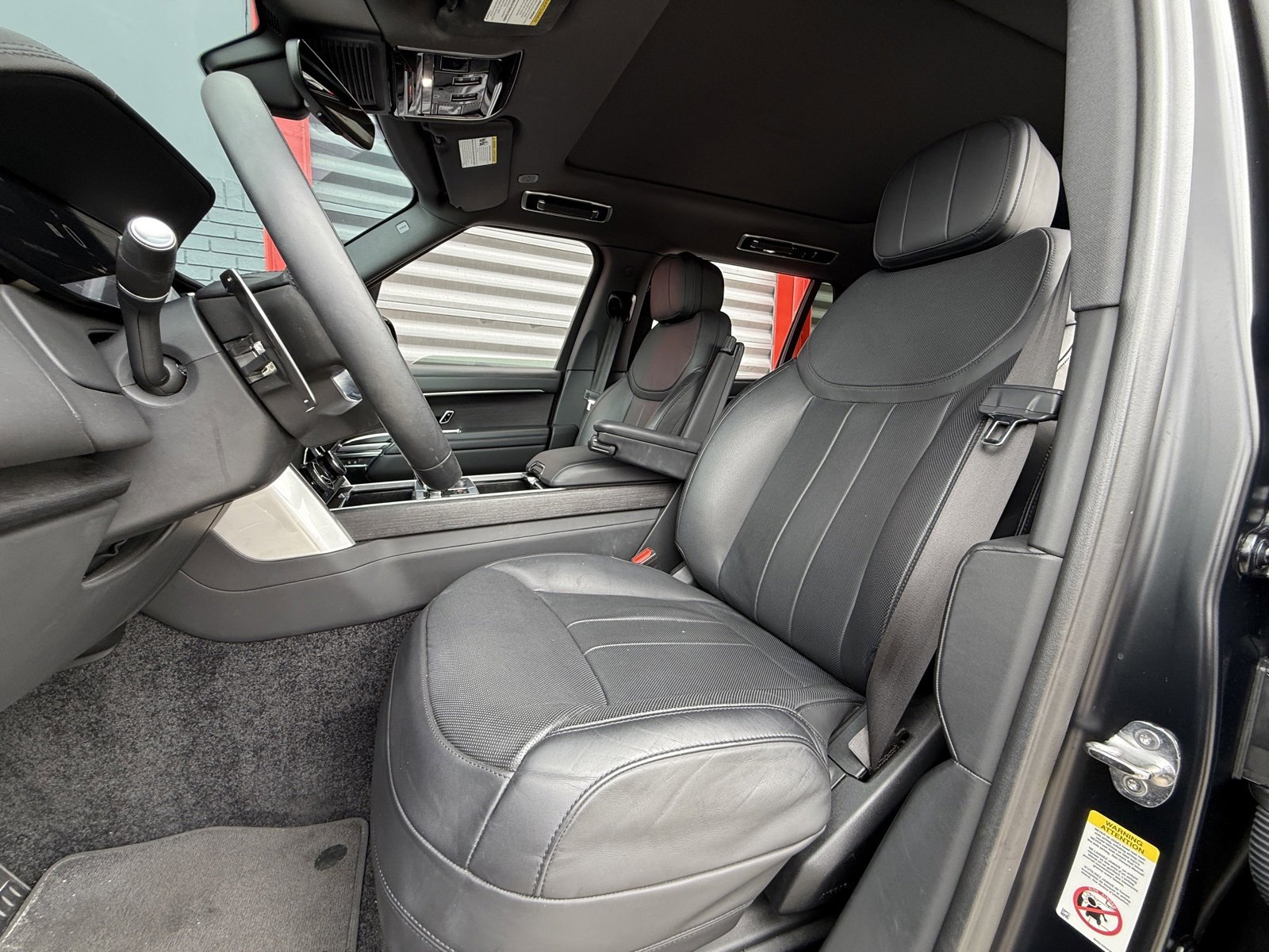 Used 2023 Land Rover Range Rover Long Wheelbase SE image 12