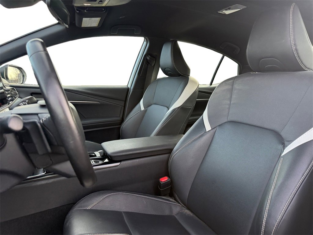 Used 2025 Toyota Camry SE image 9