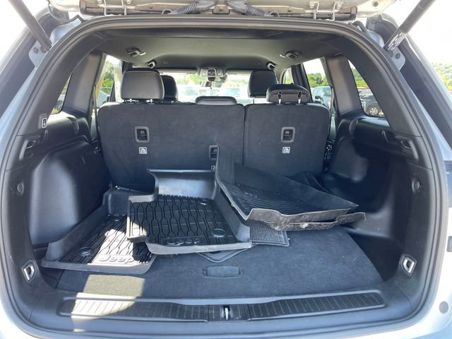 Used 2025 Jeep Grand Cherokee Altitude AWD/4WD image 25