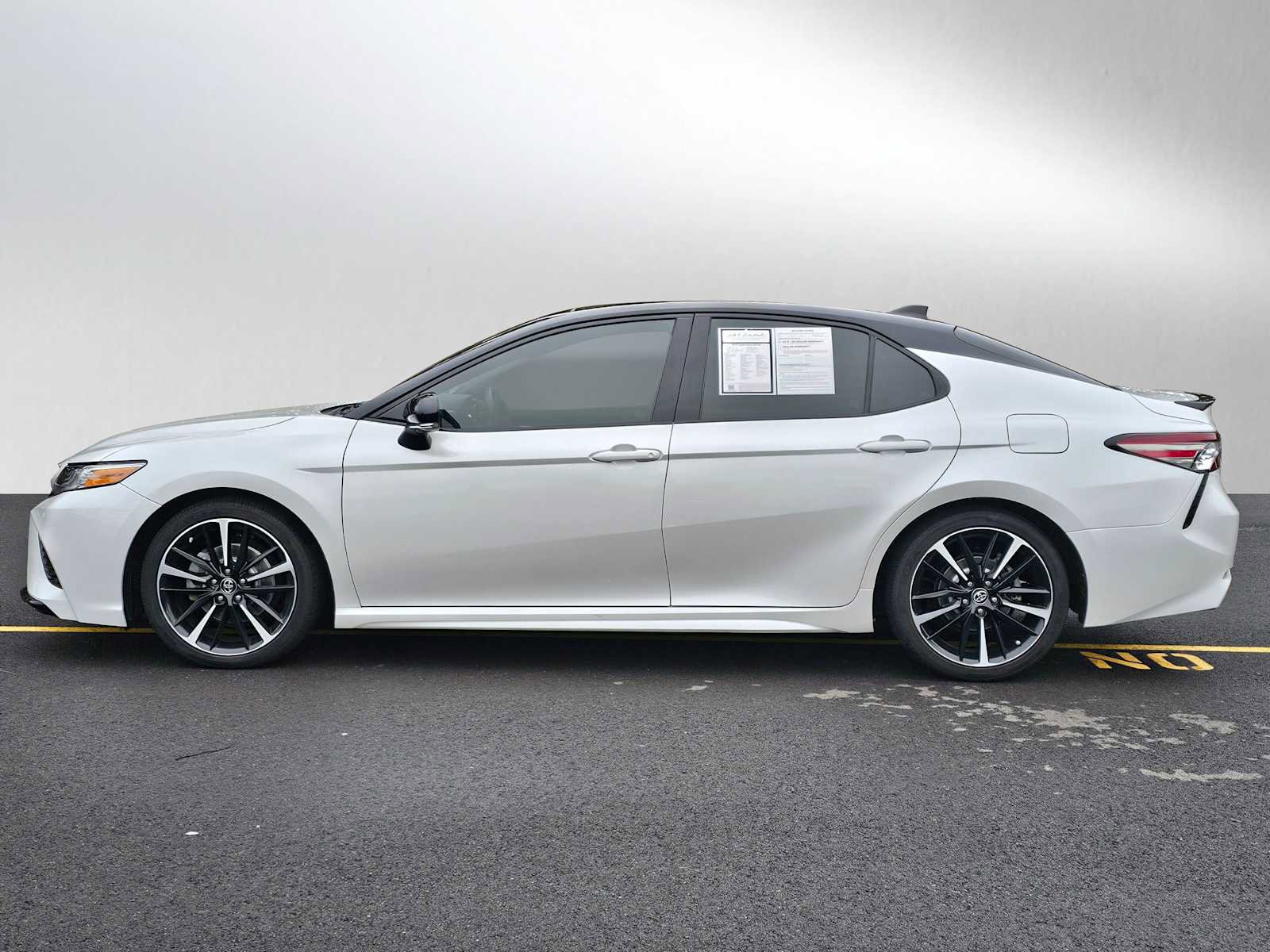 Used 2018 Toyota Camry XSE w/ Driver Assist Package image 6