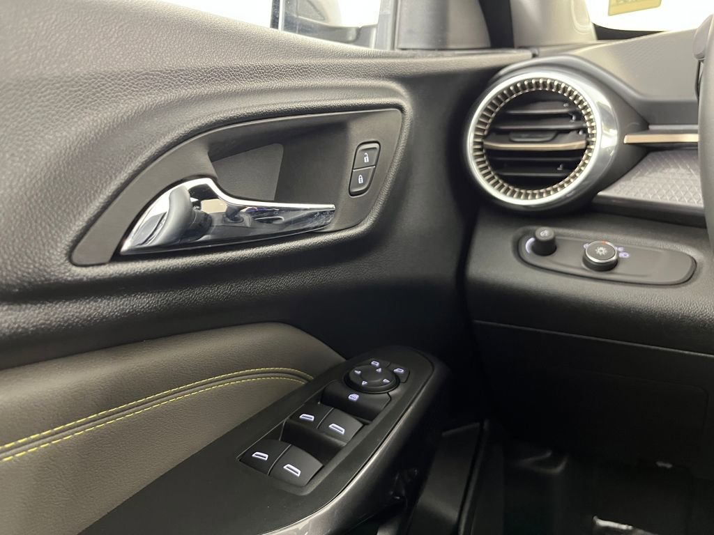 Used 2025 Chevrolet Trax ACTIV w/ Driver Confidence Package image 24
