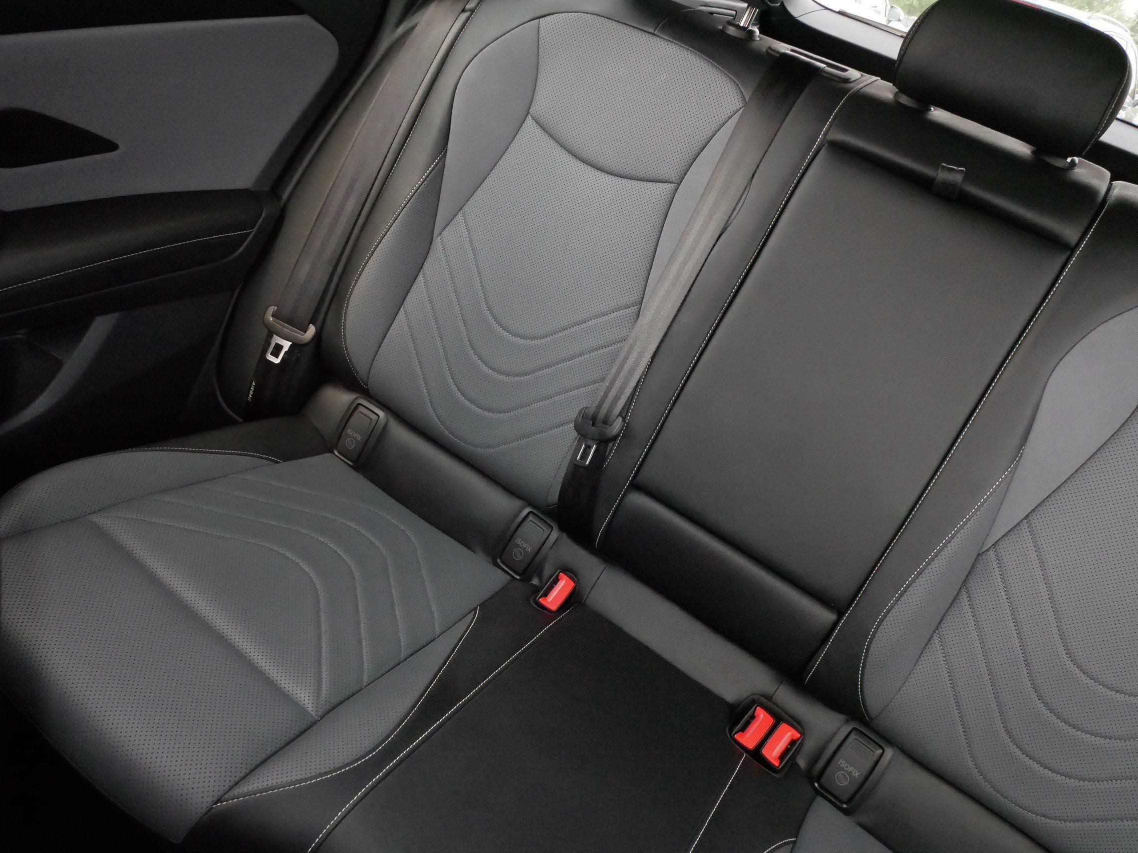 Certified 2025 Volkswagen Tiguan SE AWD/4WD image 12