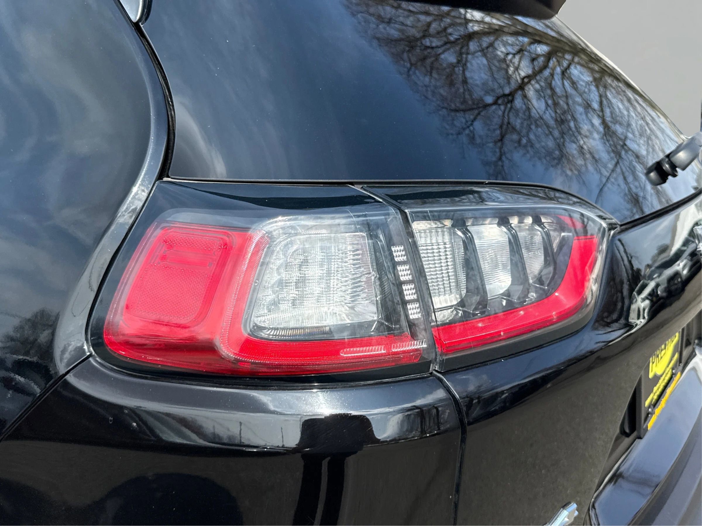 Used 2022 Jeep Cherokee Limited image 27