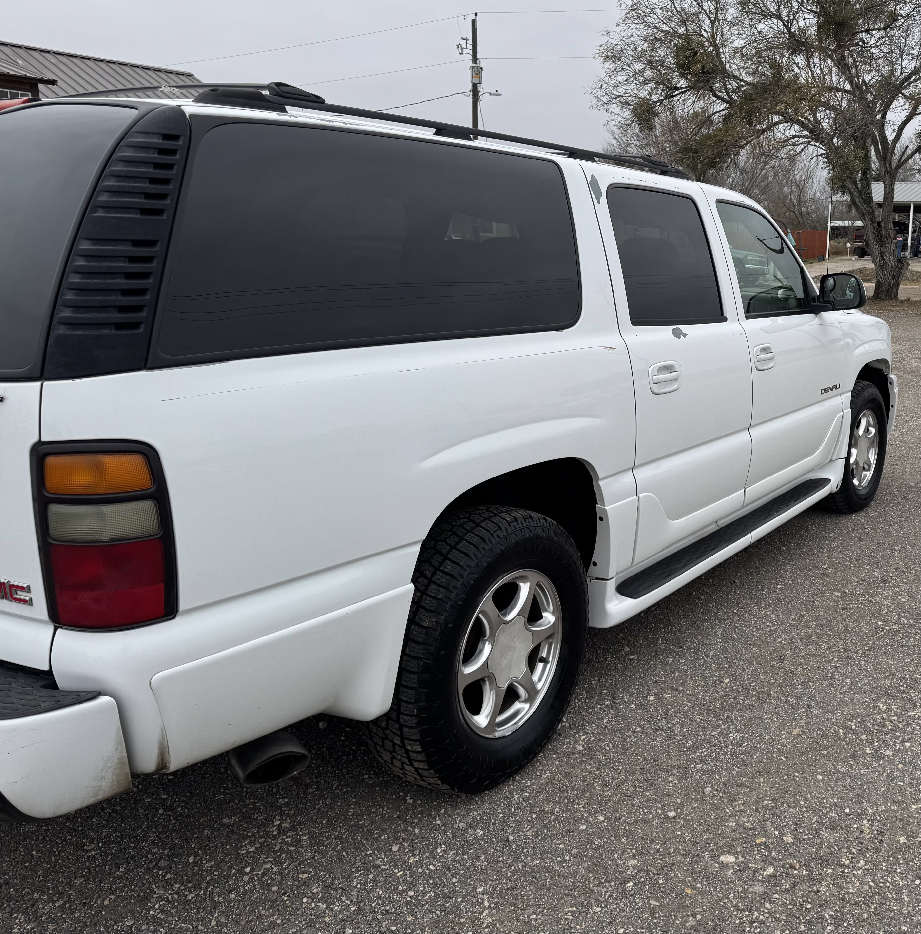 Used 2004 GMC Yukon XL Denali AWD/4WD image 2