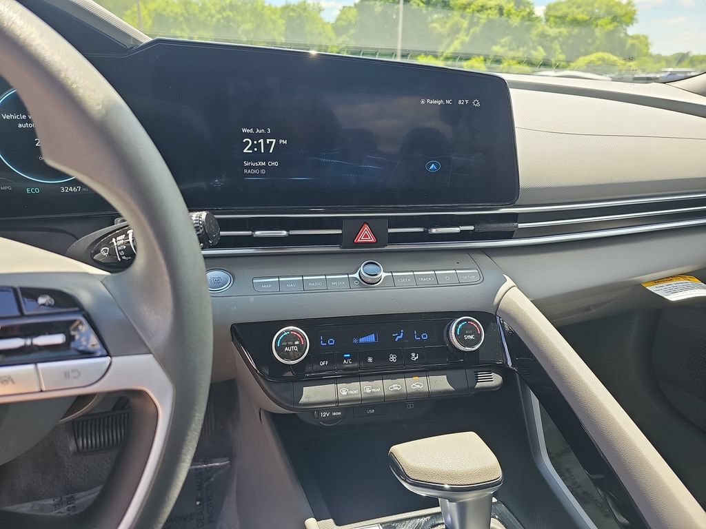 Certified 2024 Hyundai Elantra Blue FWD image 20