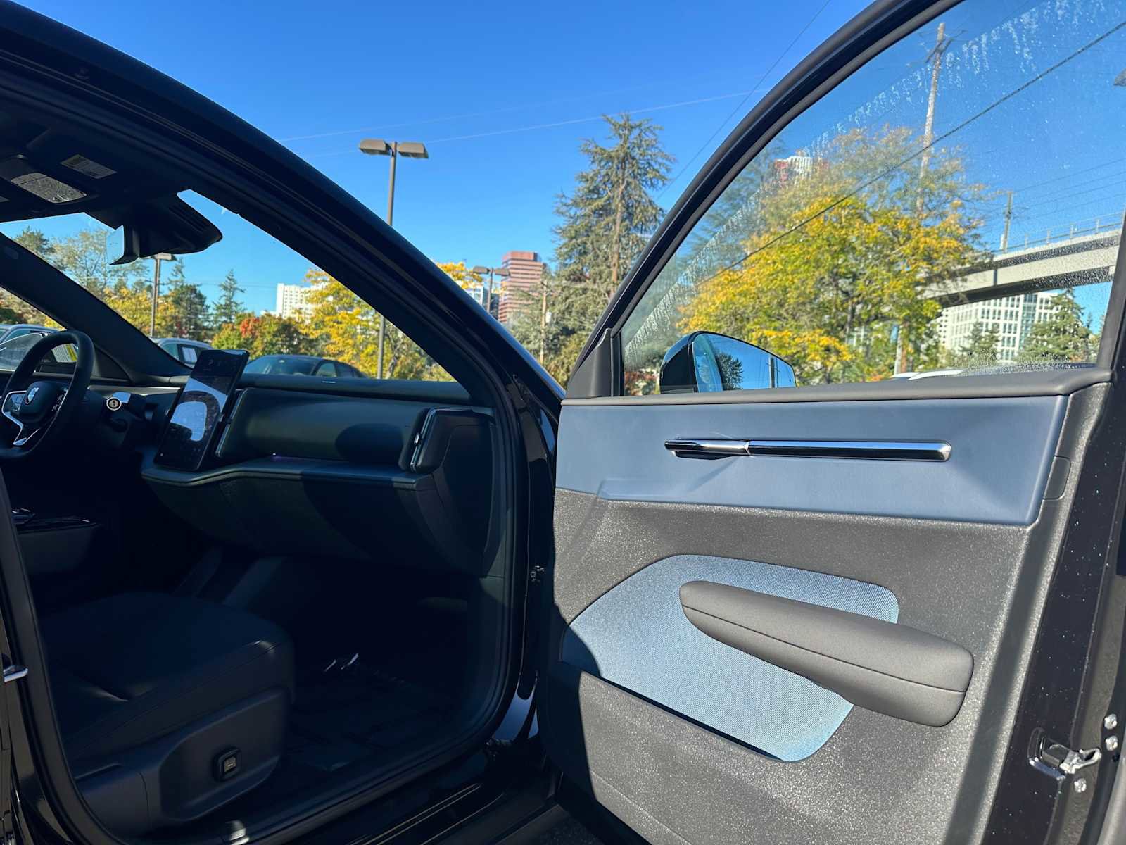 New 2025 Volvo EX30 Plus w/ Protection Package Premier image 11