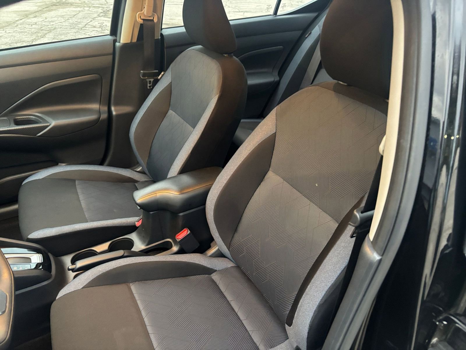 Used 2025 Nissan Versa SV image 34