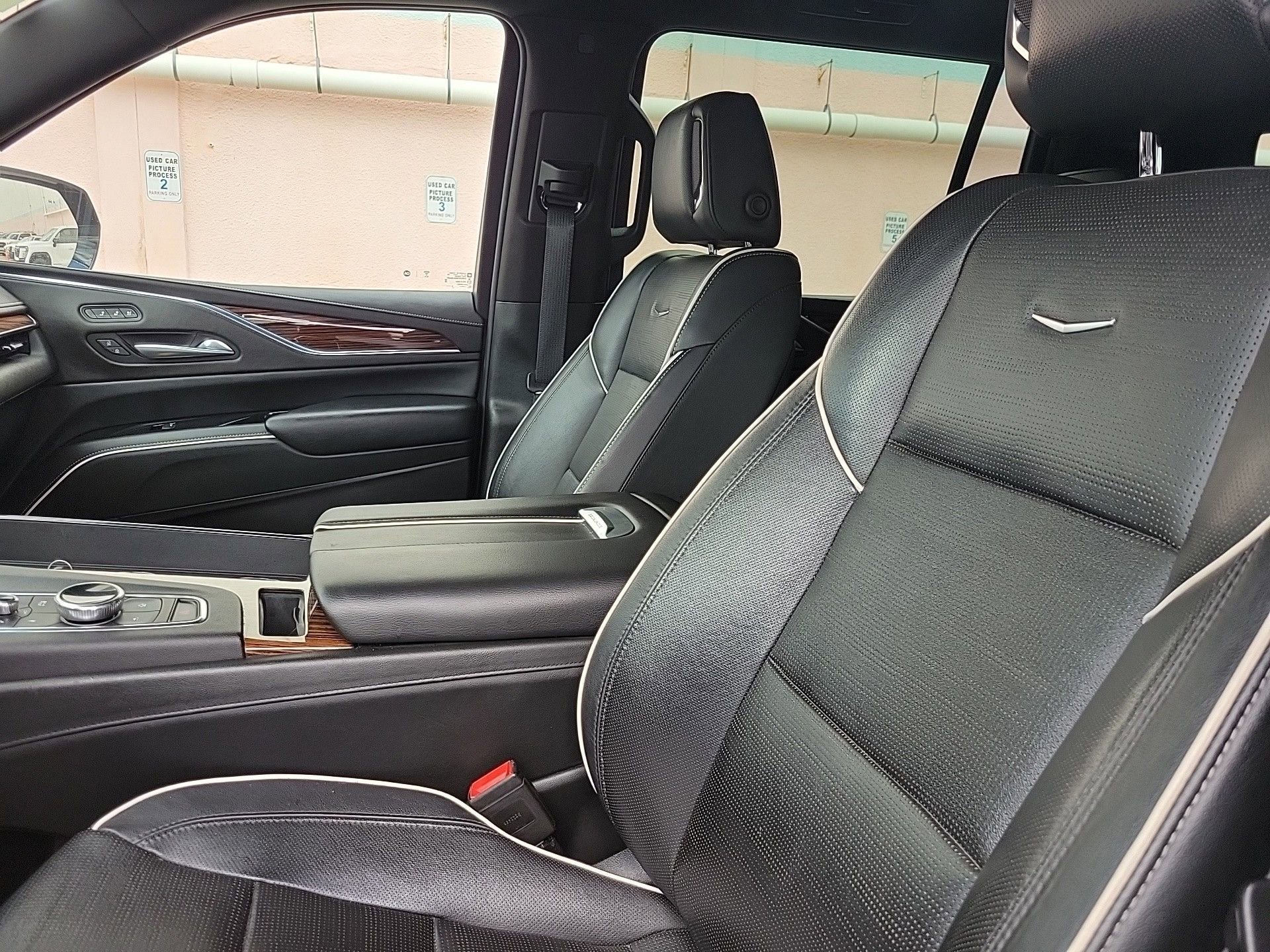 Used 2023 Cadillac Escalade ESV Premium Luxury image 31