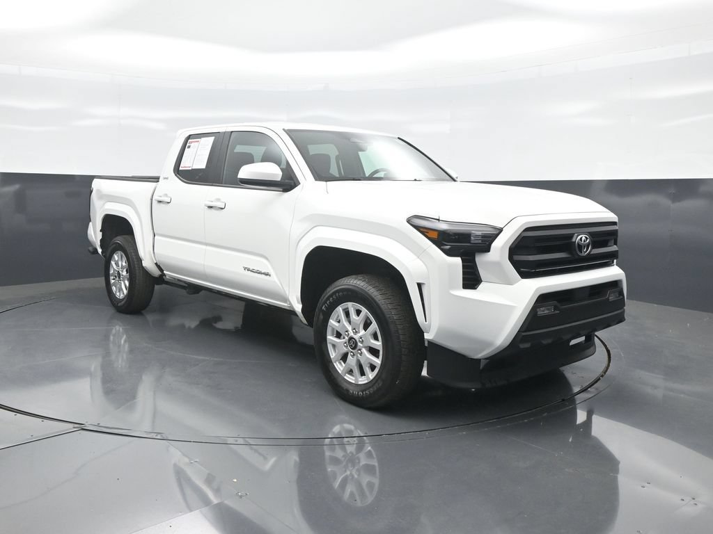Used 2025 Toyota Tacoma SR5 AWD/4WD image 1