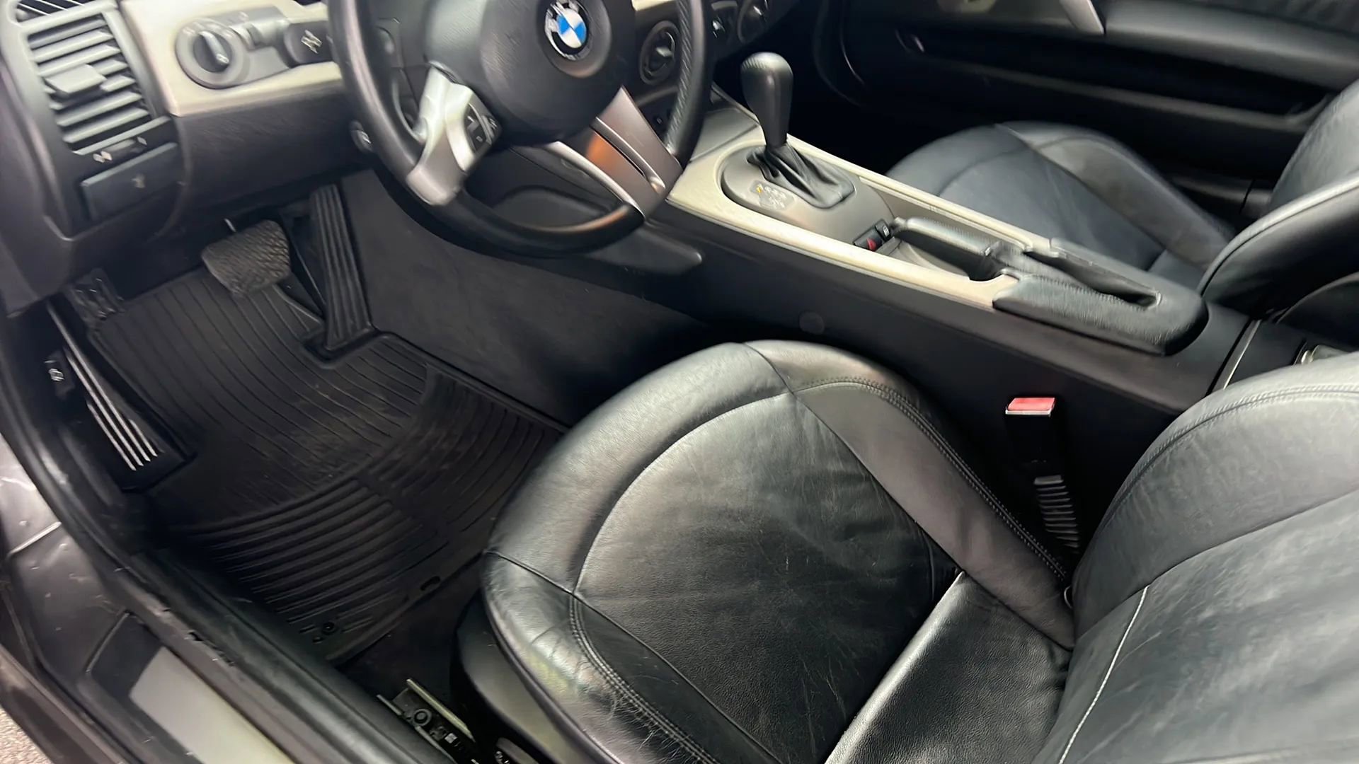 Used 2004 BMW Z4 2.5i image 15