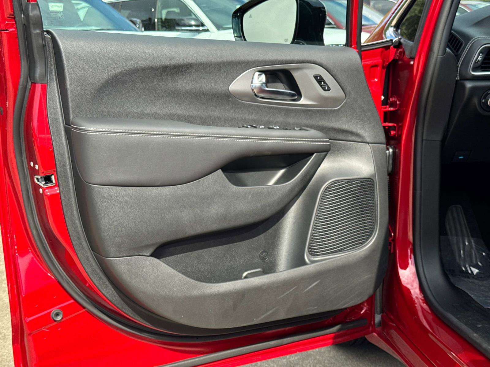 New 2026 Chrysler Pacifica Select image 18