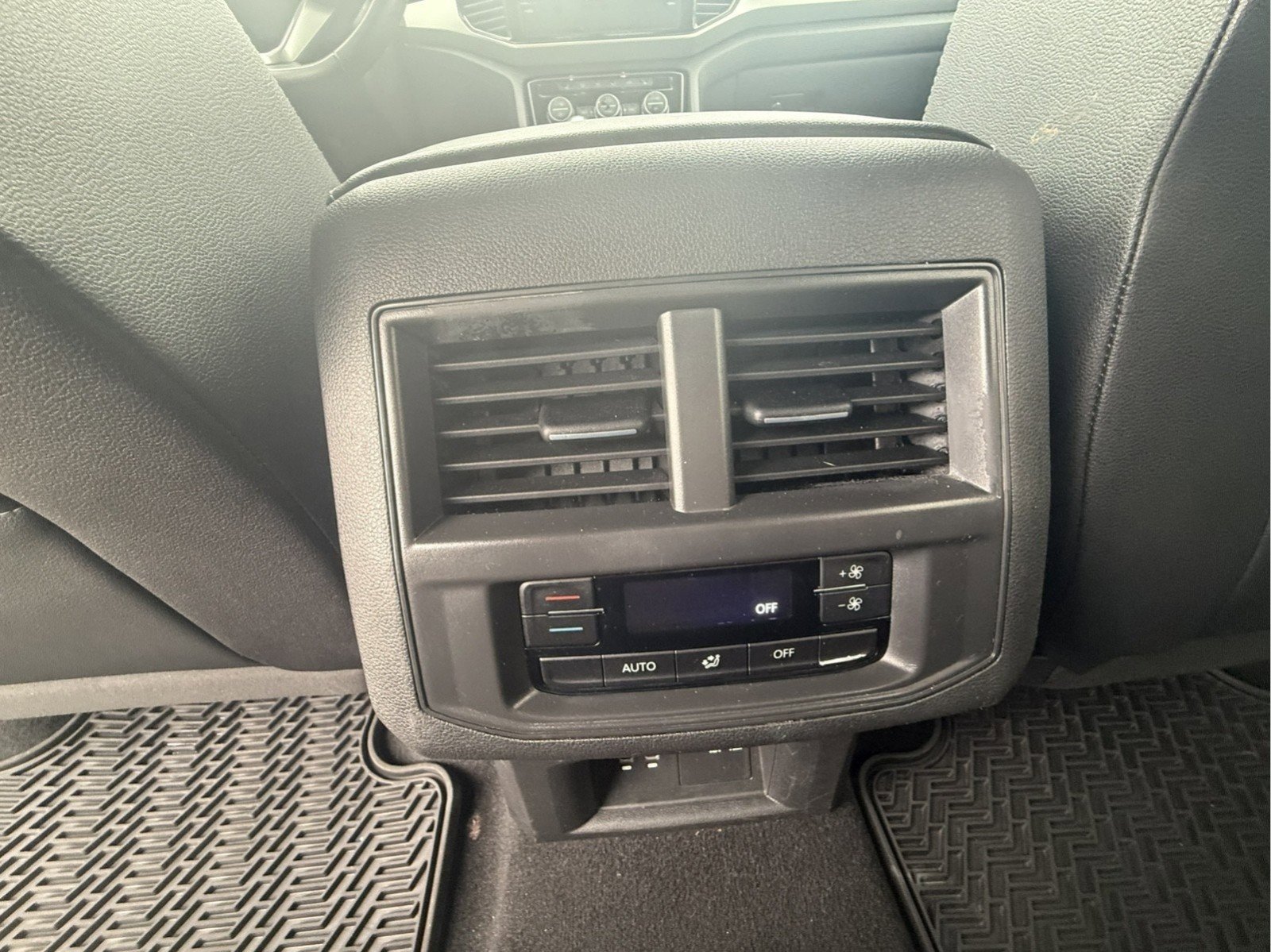 Used 2023 Volkswagen Atlas SE image 48