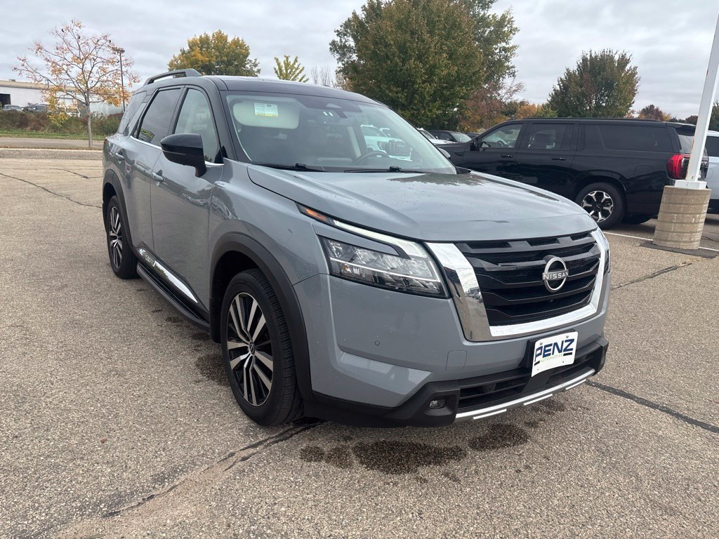 Used 2023 Nissan Pathfinder Platinum AWD/4WD image 3