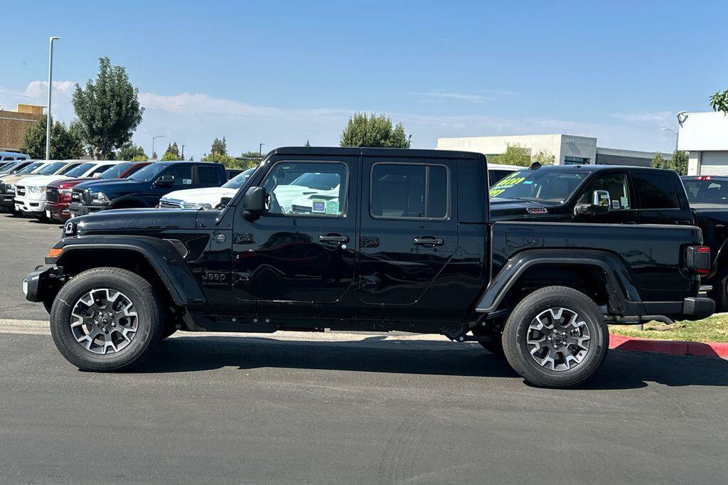 New 2026 Jeep Gladiator Sport AWD/4WD image 7
