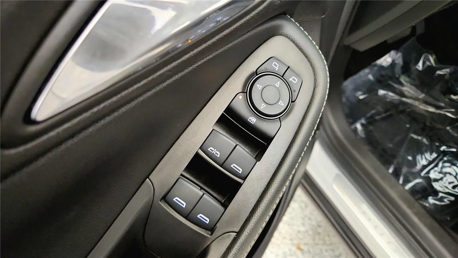 Used 2023 Buick Encore GX Essence w/ Experience Buick Package FWD image 31