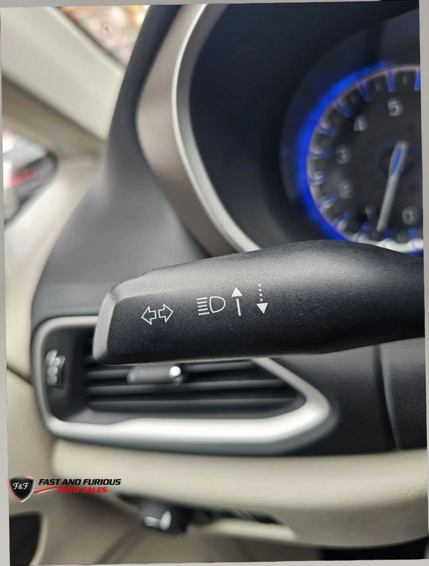 Used 2022 Chrysler Voyager LX FWD image 19