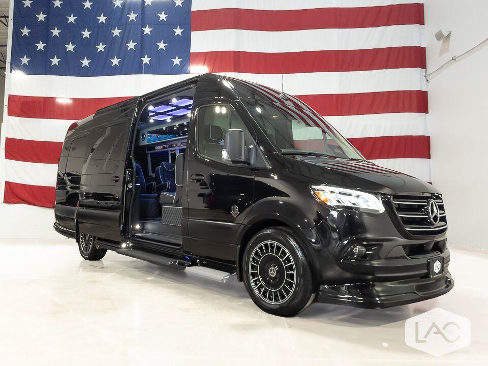 Used 2025 Mercedes-Benz Sprinter 3500 image 2