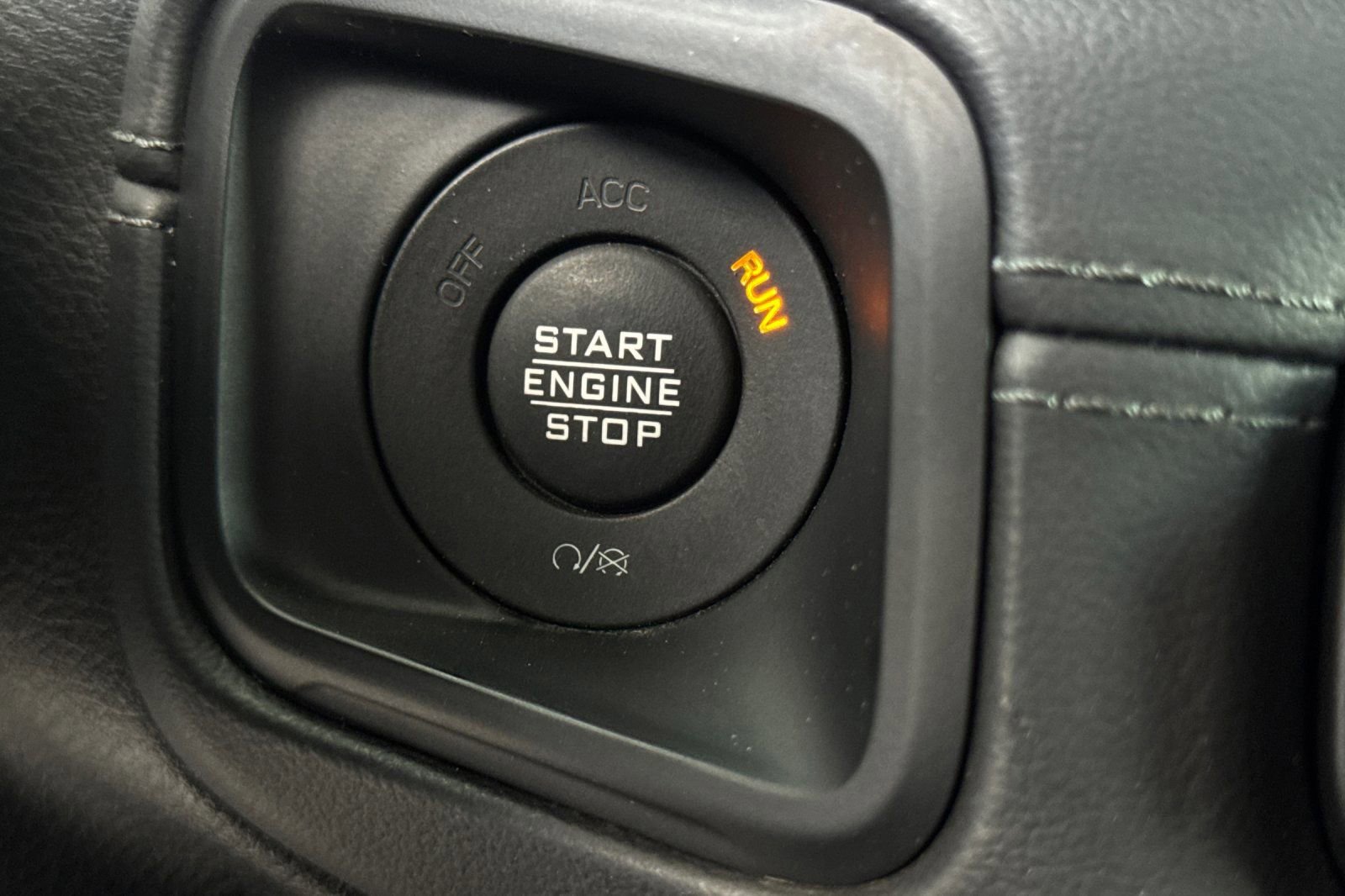 Used 2025 Jeep Wrangler Sahara image 23