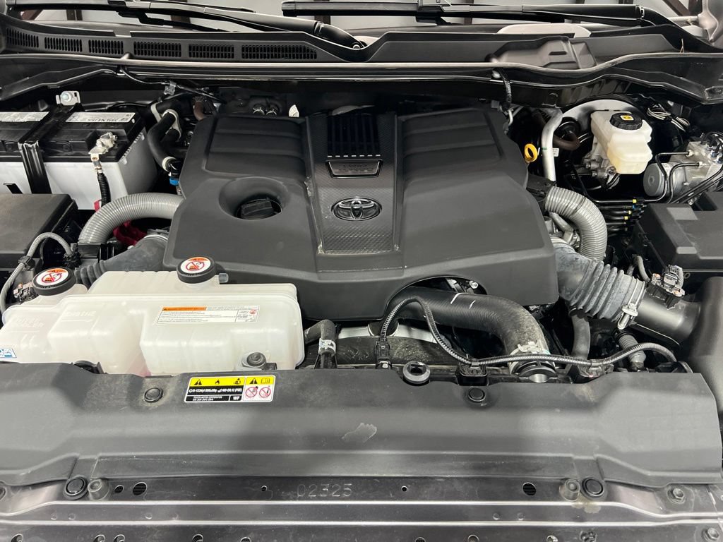 Used 2025 Toyota Tundra Limited AWD/4WD image 26