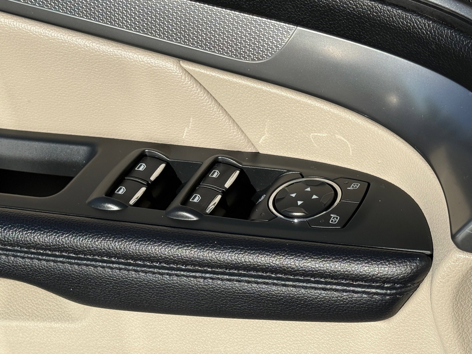 Used 2018 Ford Explorer XLT w/ Equipment Group 202A image 25