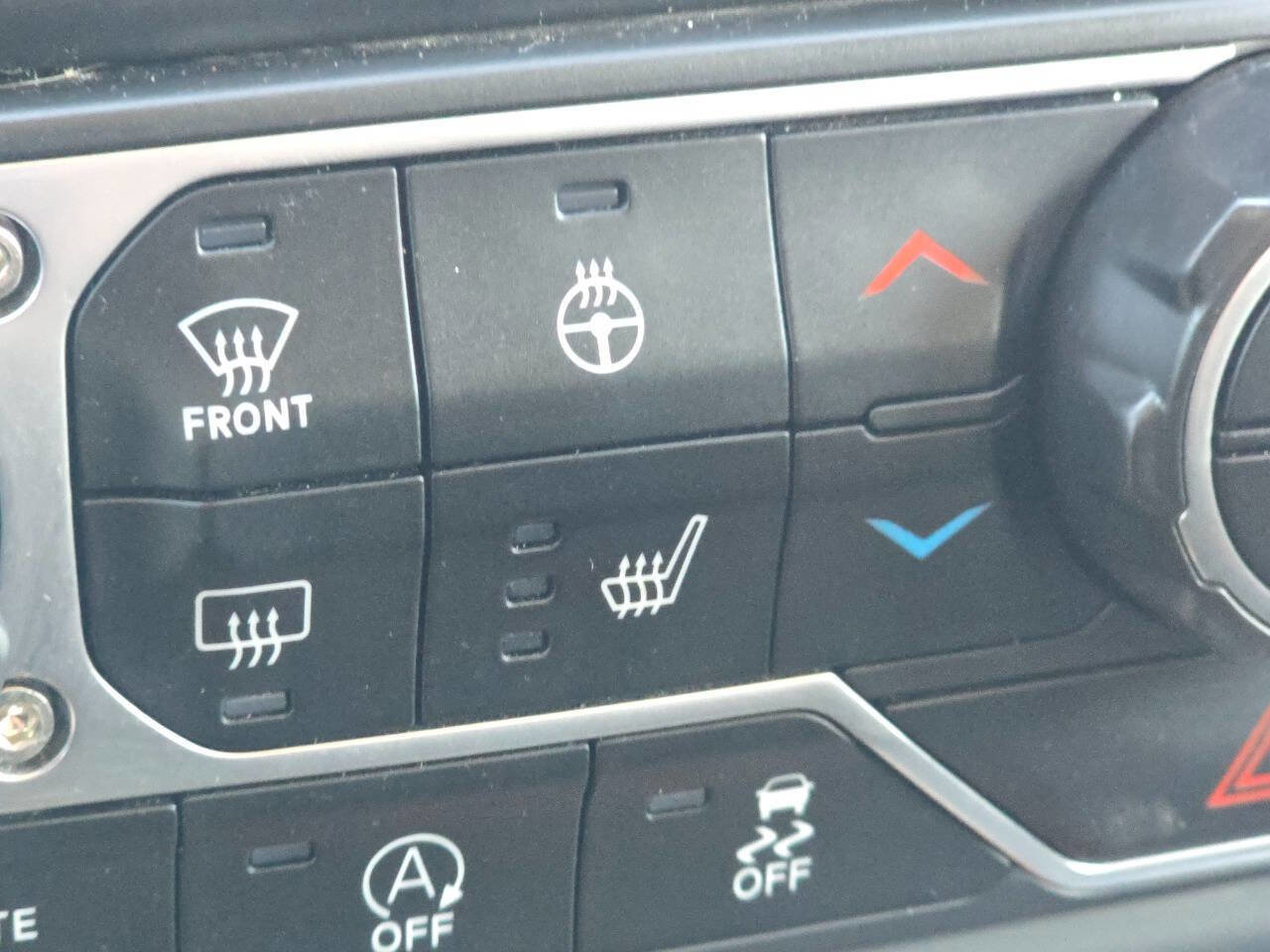 Used 2018 Jeep Wrangler Unlimited Sahara image 4