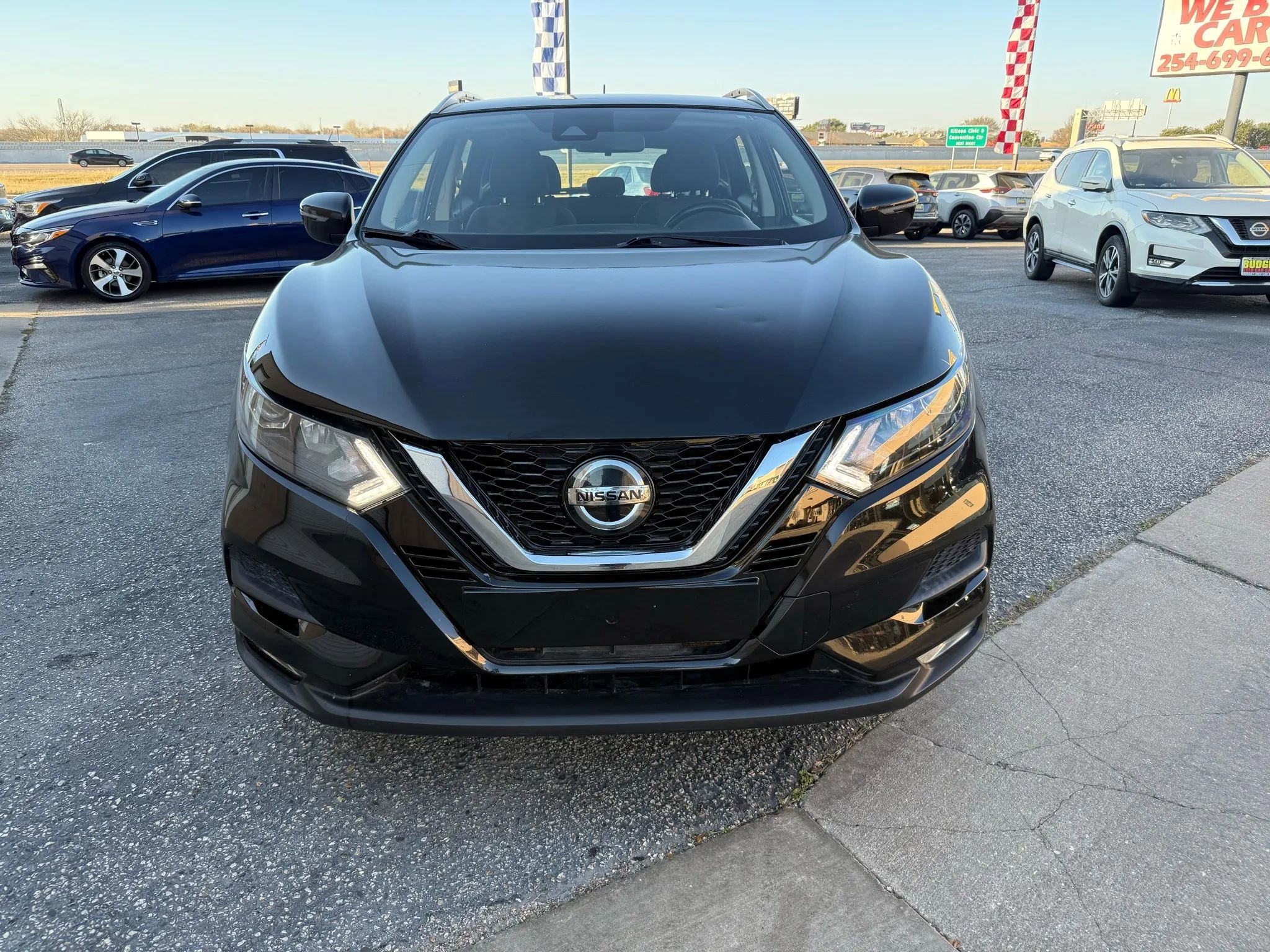 Used 2021 Nissan Rogue Sport SV image 2