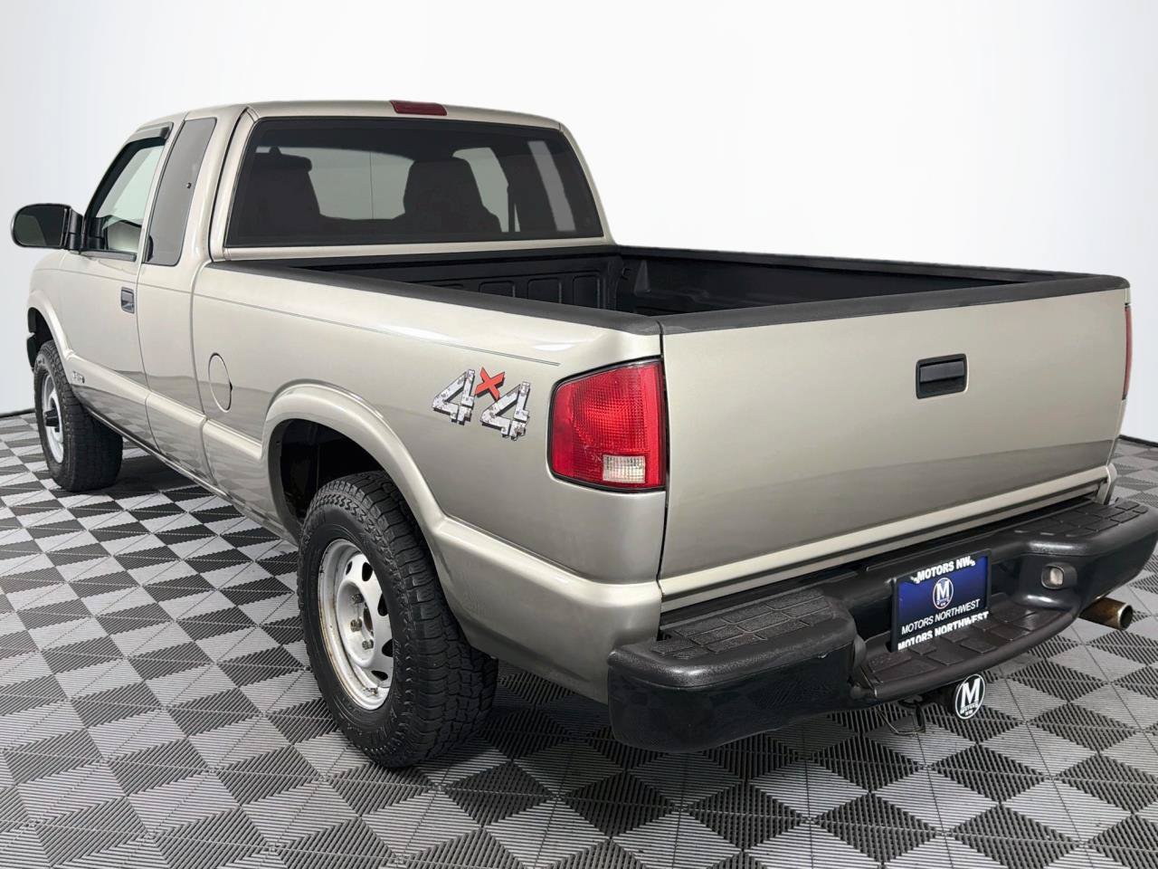 Used 2001 Chevrolet S10 Pickup 4x4 Extended Cab image 9