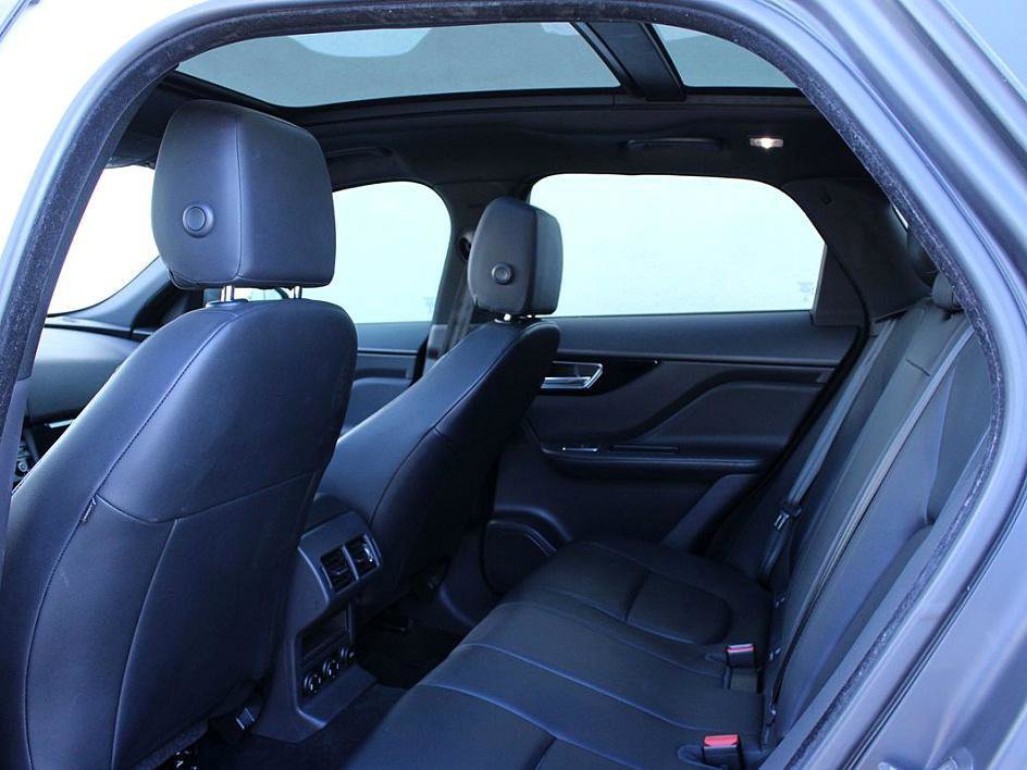 Used 2017 Jaguar F-PACE Premium AWD/4WD image 15