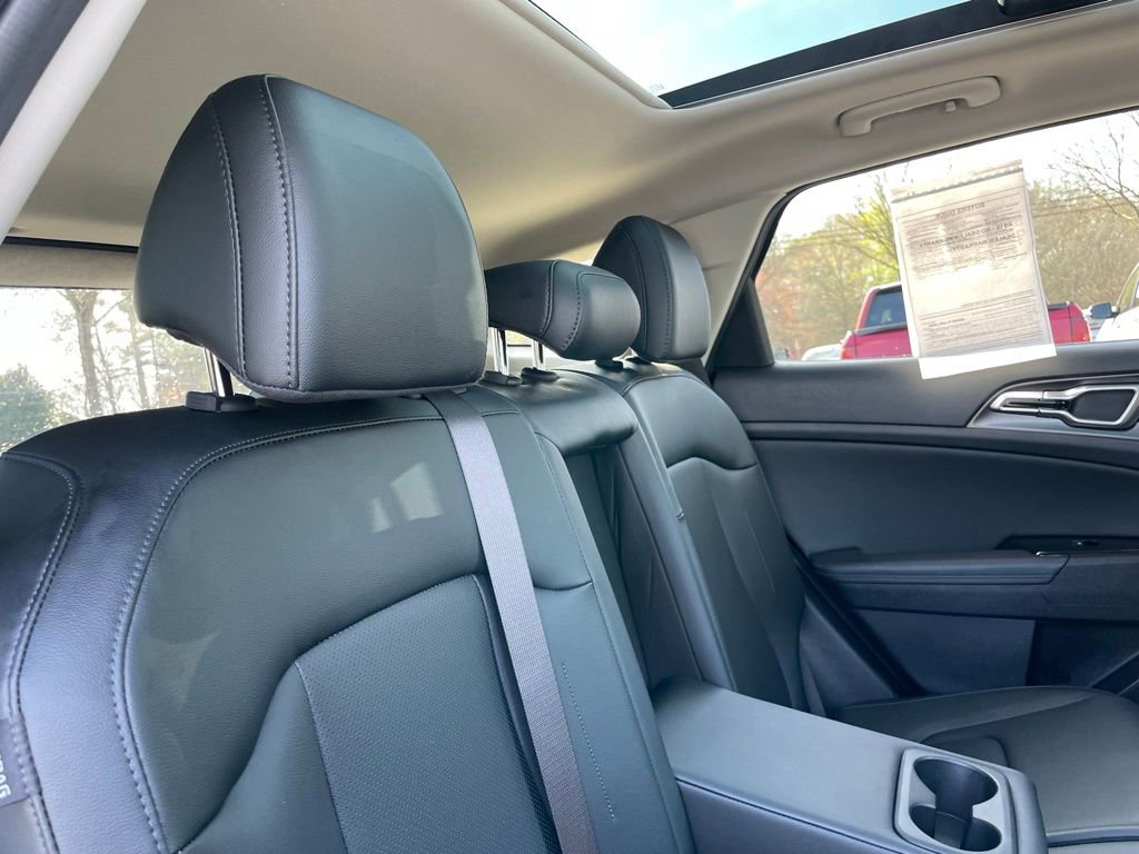 Used 2025 Kia Sportage EX w/ Premium Package image 37