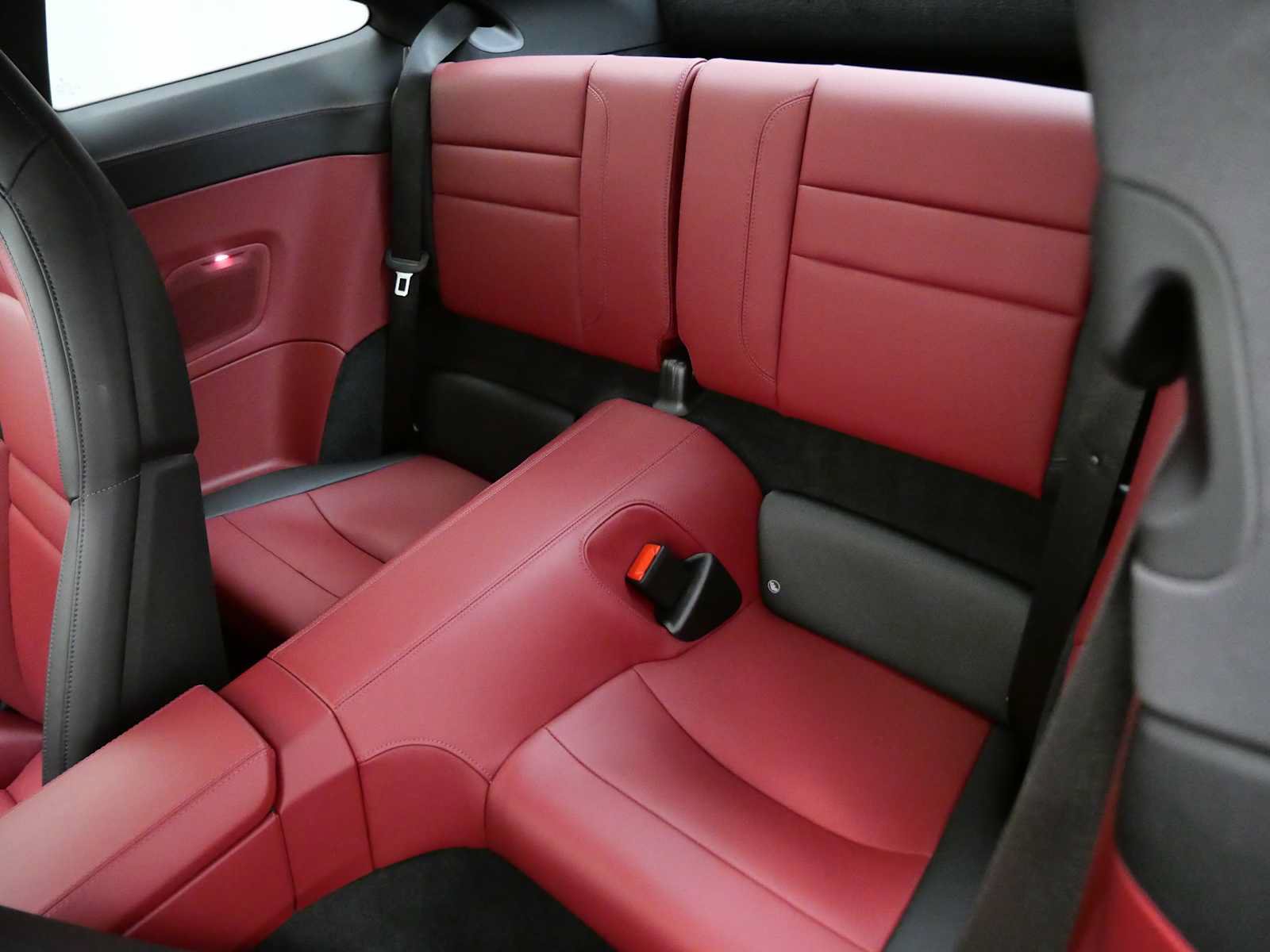 Used 2025 Porsche 911 Carrera RWD image 18