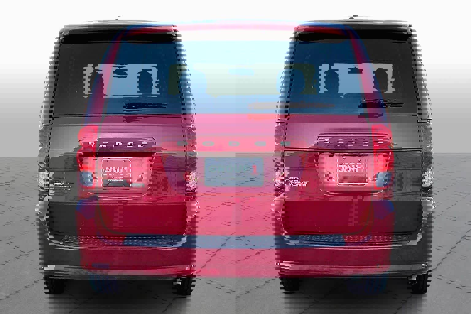 Used 2016 Dodge Grand Caravan SE image 4