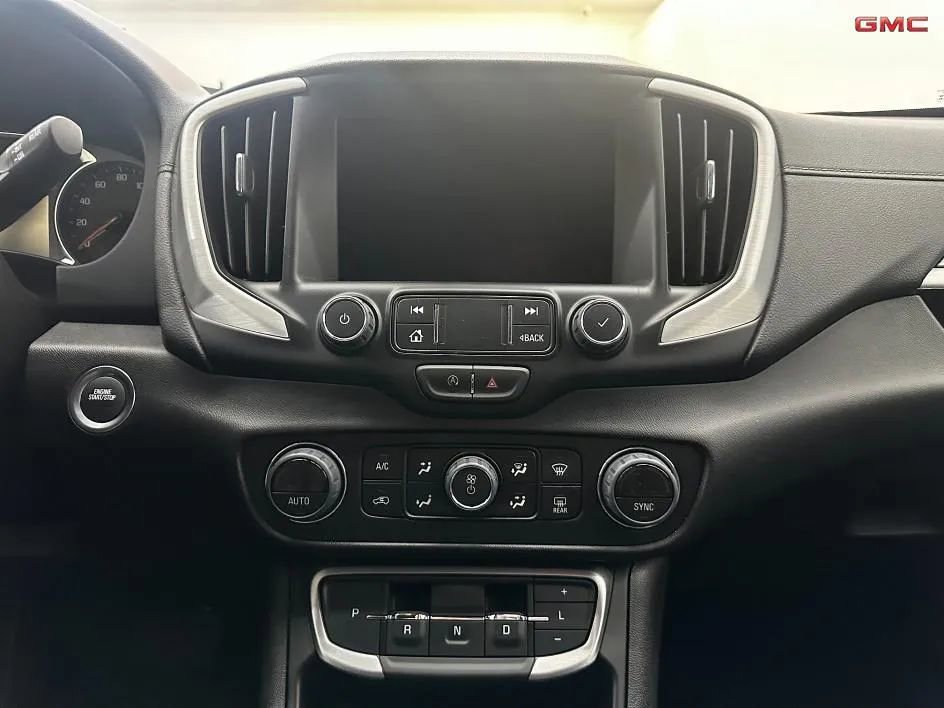 Used 2024 GMC Terrain SLT image 12