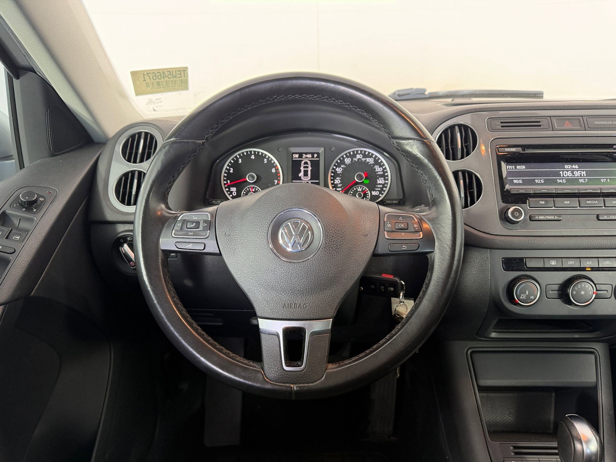 Used 2014 Volkswagen Tiguan S image 28