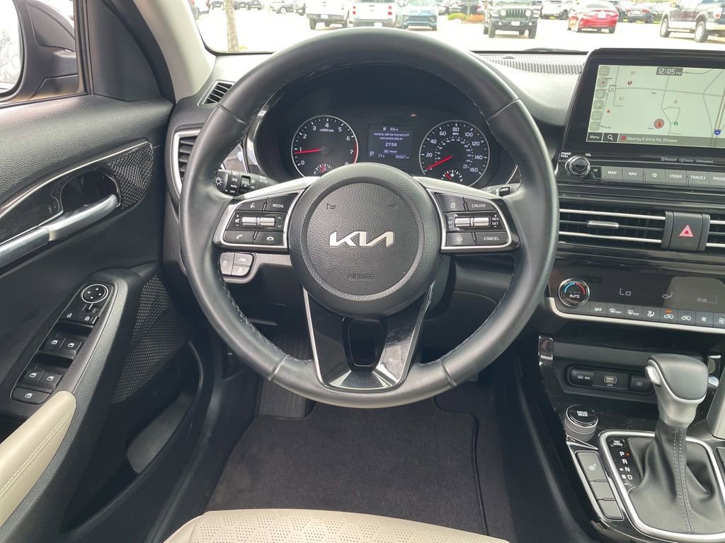 Used 2023 Kia Seltos EX image 13