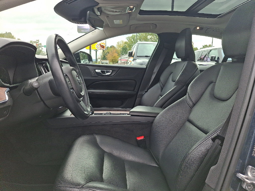 Used 2022 Volvo S60 B5 Momentum w/ Premium Package FWD image 13