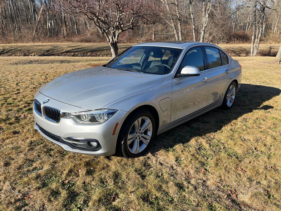 Used 2017 BMW 330e w/ Technology Package RWD image 20