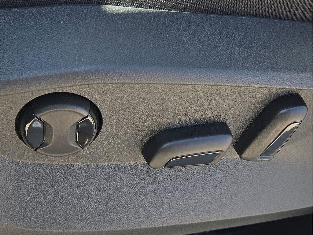 New 2026 Volkswagen Taos SE FWD image 18