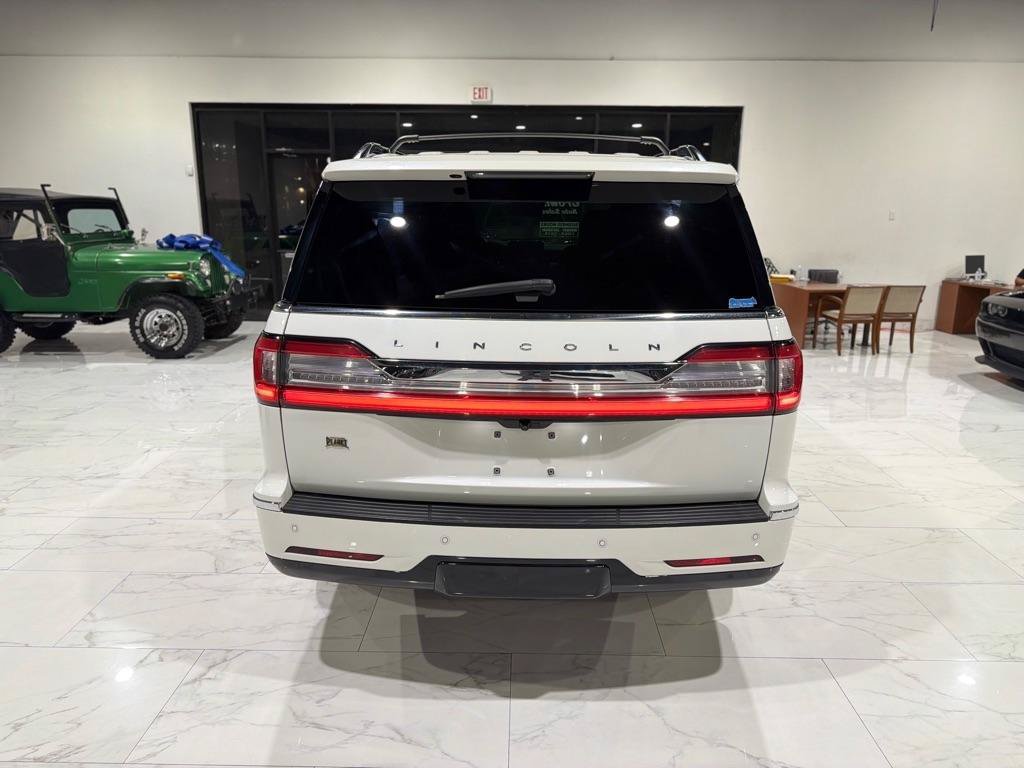 Used 2021 Lincoln Navigator L Reserve w/ Luxury Package AWD/4WD image 9