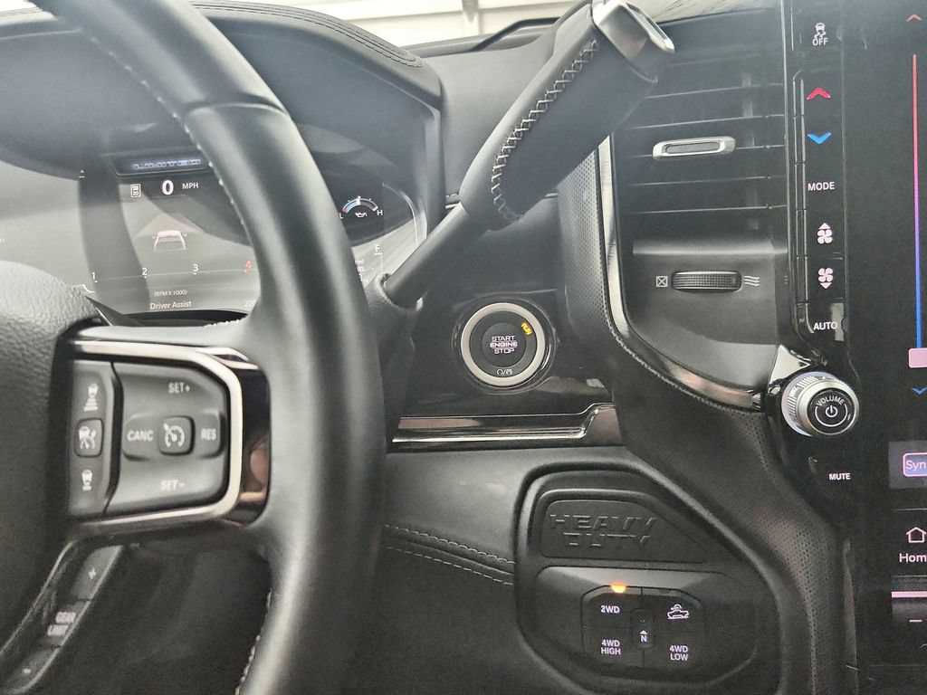 Used 2025 RAM 2500 Limited AWD/4WD image 32