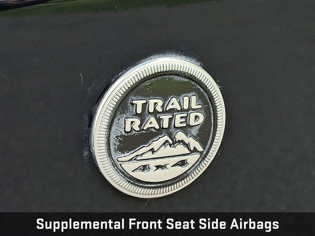 Used 2016 Jeep Wrangler Unlimited Sahara w/ Connectivity Group AWD/4WD image 23